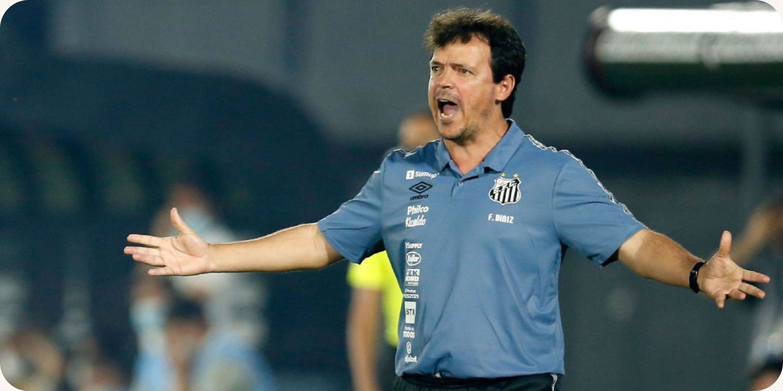 Retrospecto das estreias de Fernando Diniz no comando do Santos contra o Boca Juniors.