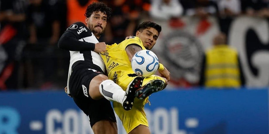 Gustavo Henrique e Arezzo em Corinthians x Peñarol