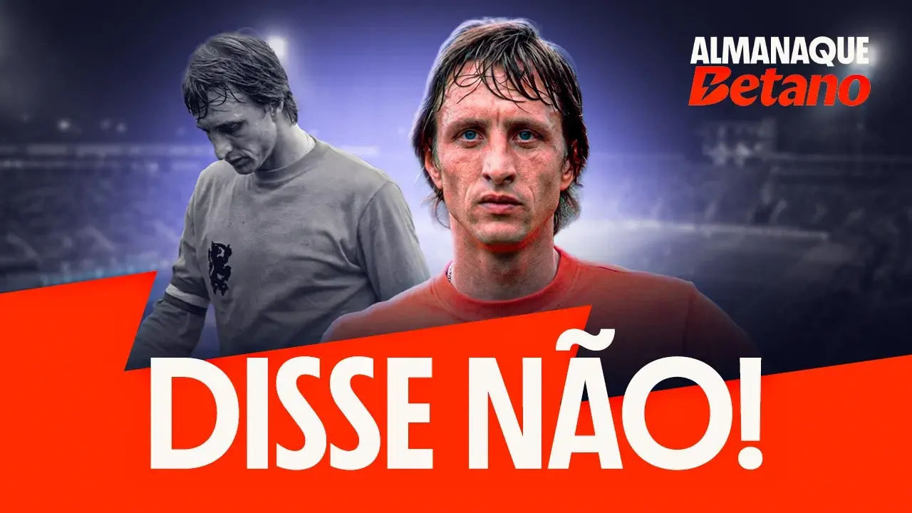 O fundo mostra um estádio de futebol à noite. Em destaque à direita, foto em cores do rosto do ex-jogador Johan Cruyff.