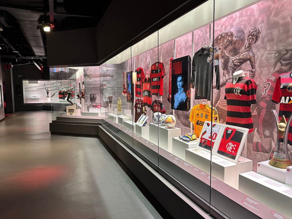 Flamengo e Betano fazem ativação de Dia dos Pais no museu do clube.