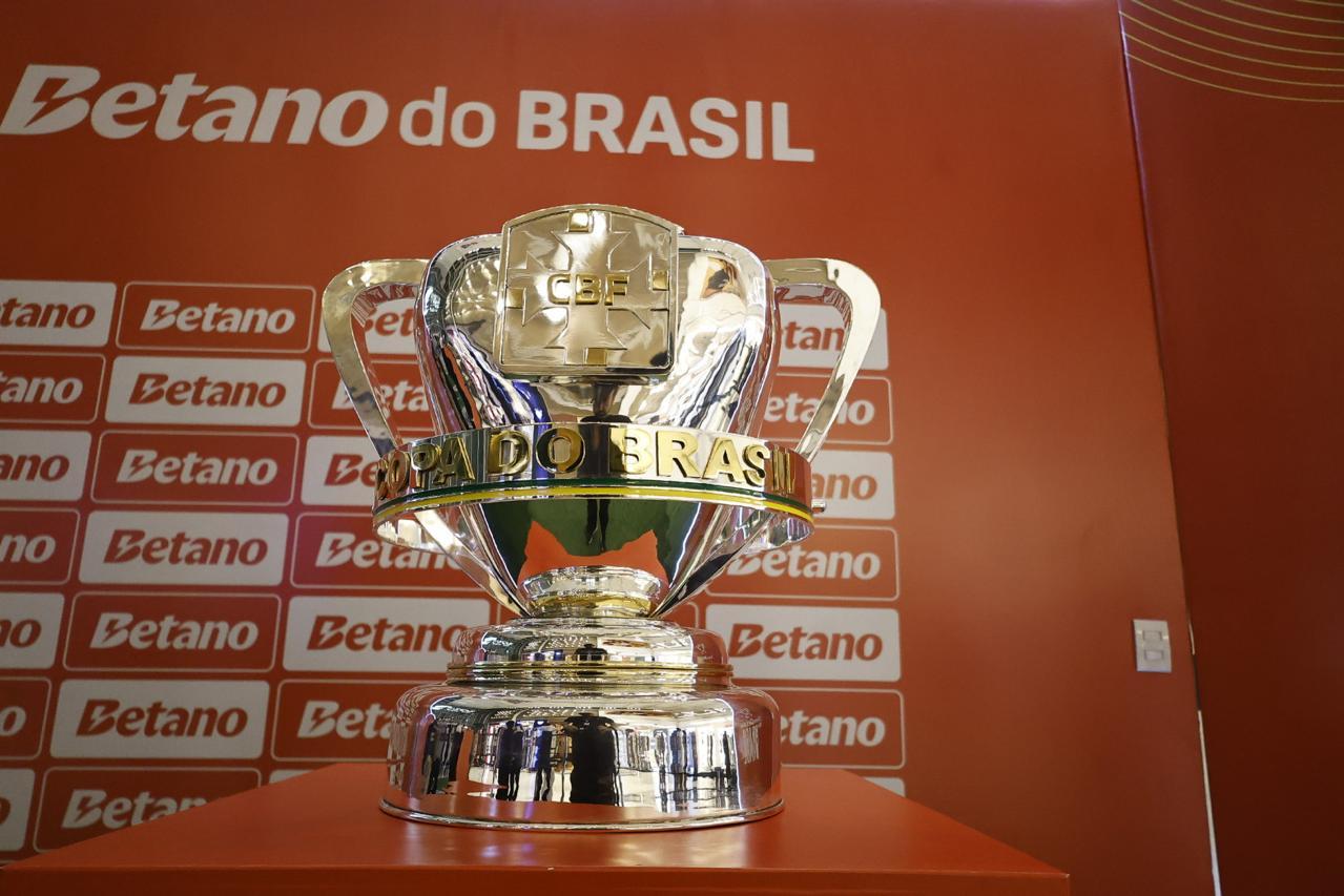 O Tour da Taça da Copa Betano do Brasil esteve em Santos